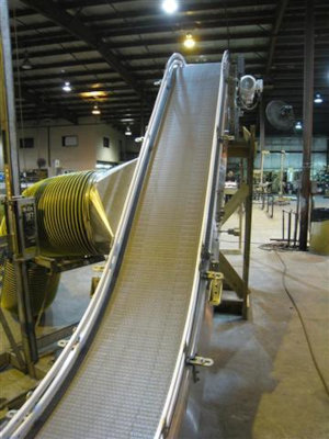 Vacuum conveyor incline